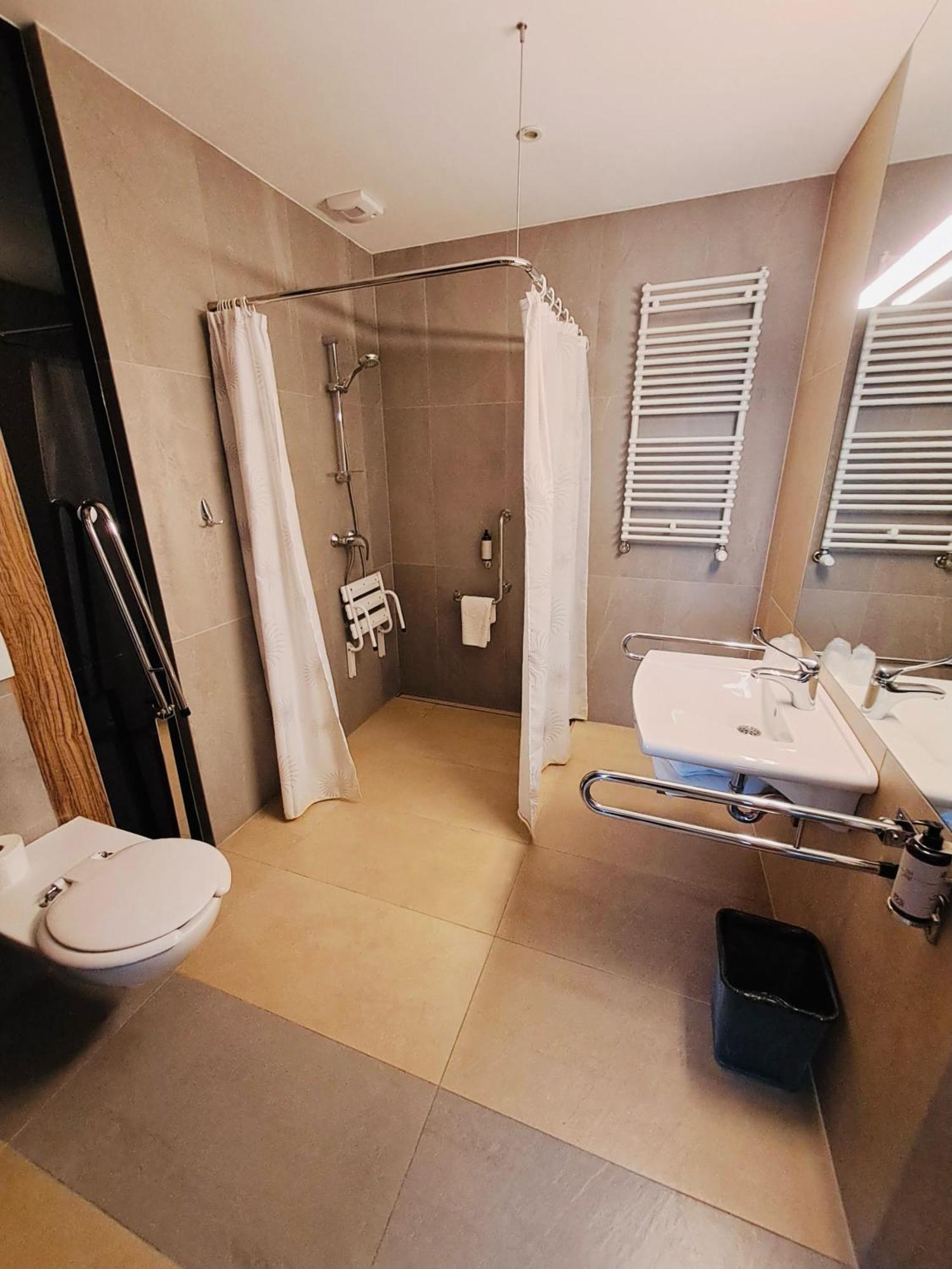 Hotel Piano Lublin Bagian luar foto