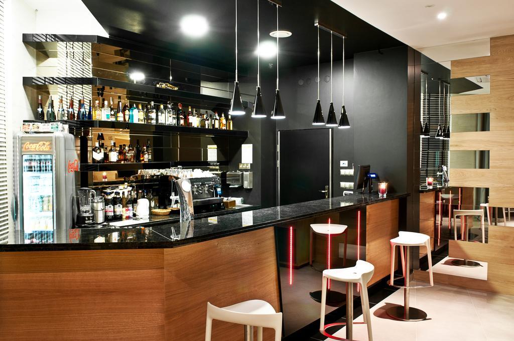 Hotel Piano Lublin Bagian luar foto