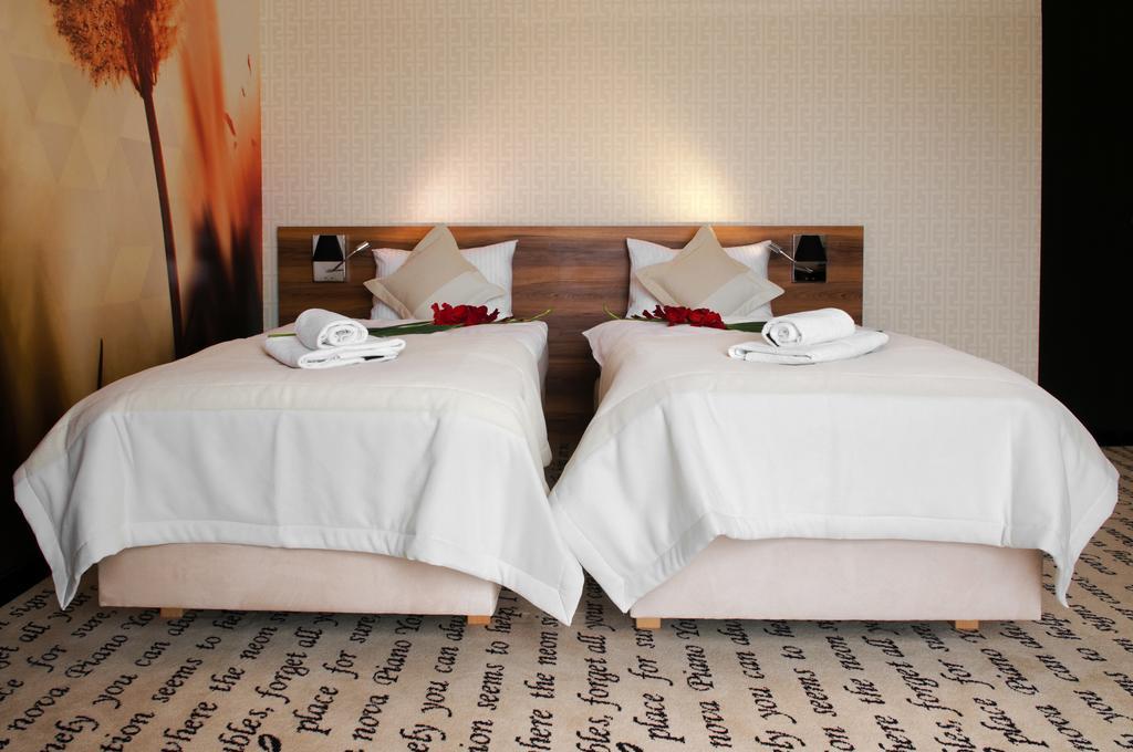 Hotel Piano Lublin Ruang foto