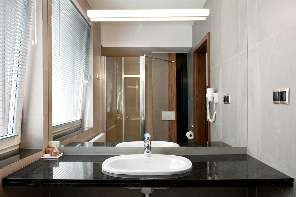 Hotel Piano Lublin Ruang foto