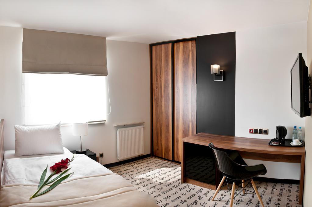 Hotel Piano Lublin Ruang foto