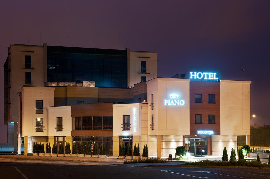 Hotel Piano Lublin Bagian luar foto