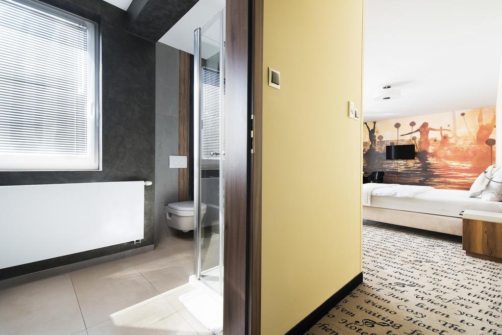 Hotel Piano Lublin Bagian luar foto