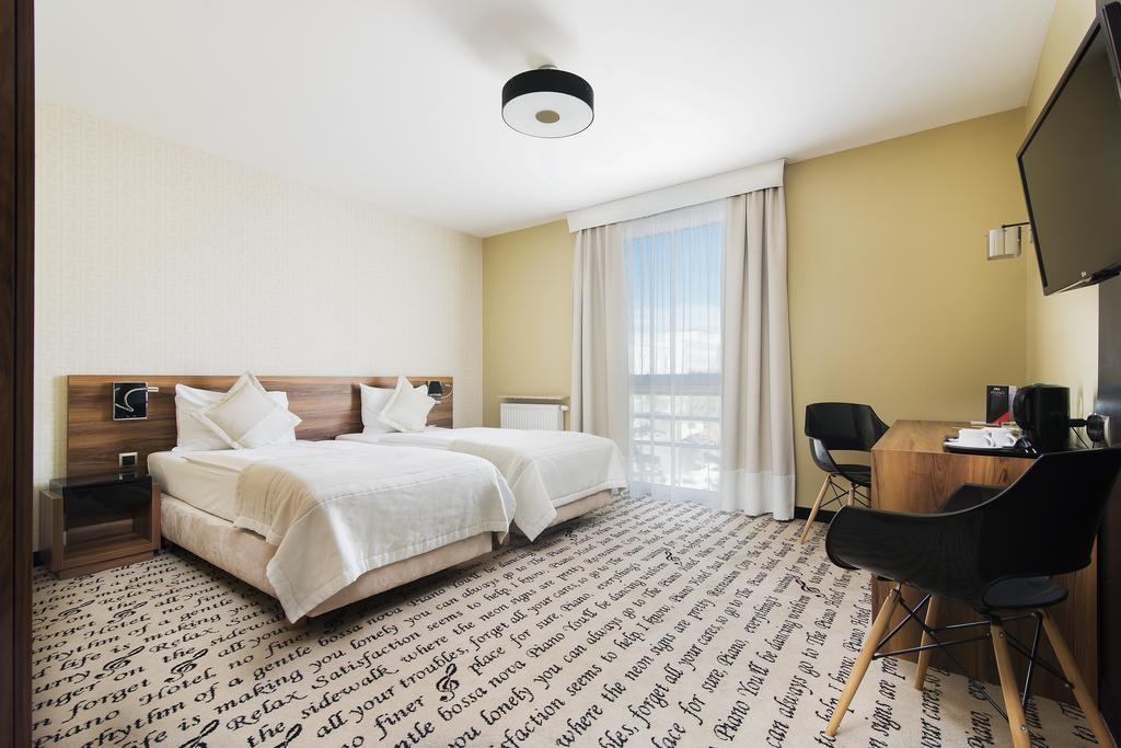 Hotel Piano Lublin Bagian luar foto